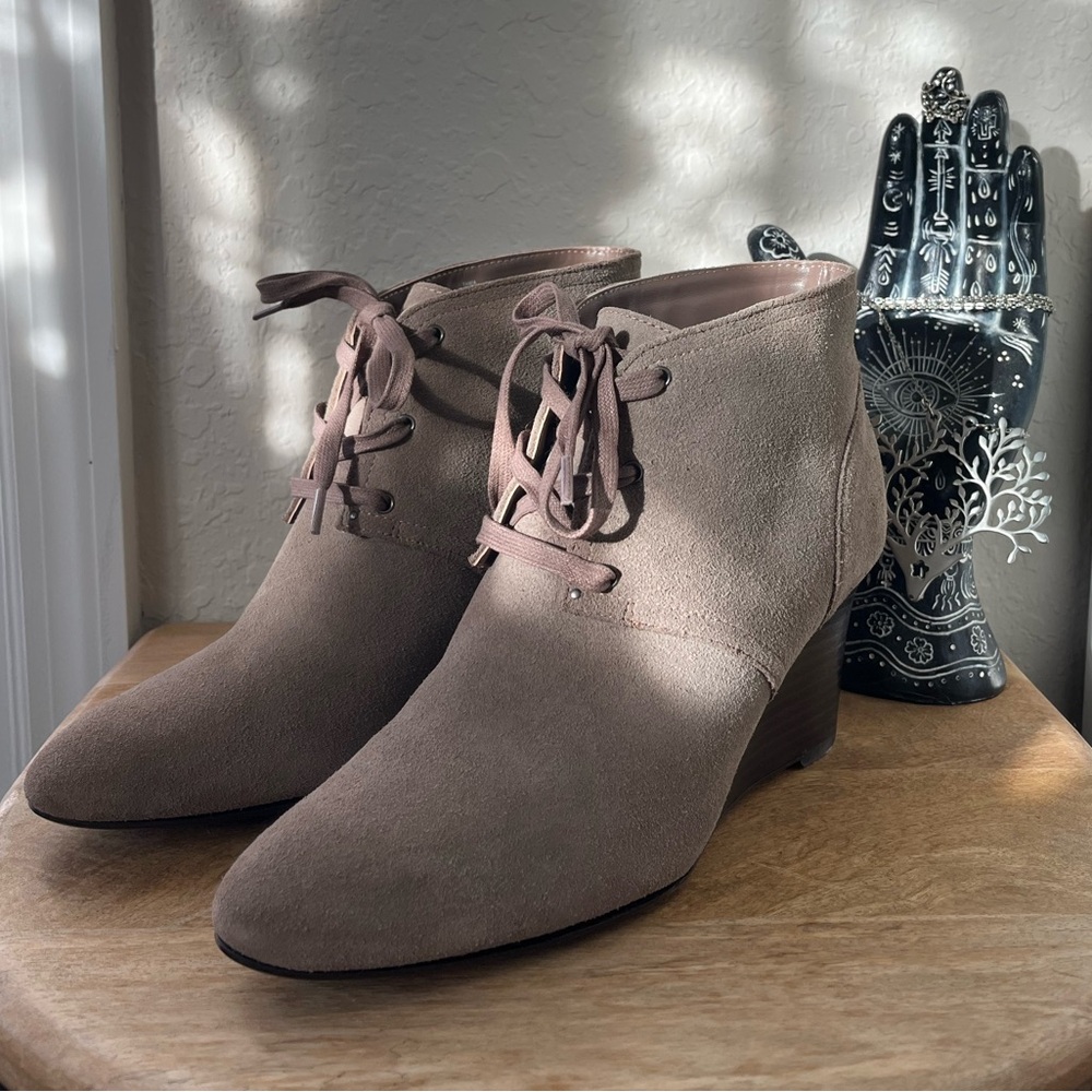Ralph Lauren Tamia Lace-Up Wedge Ankle Boots Booties Suede Leather Taupe 8.5 EUC